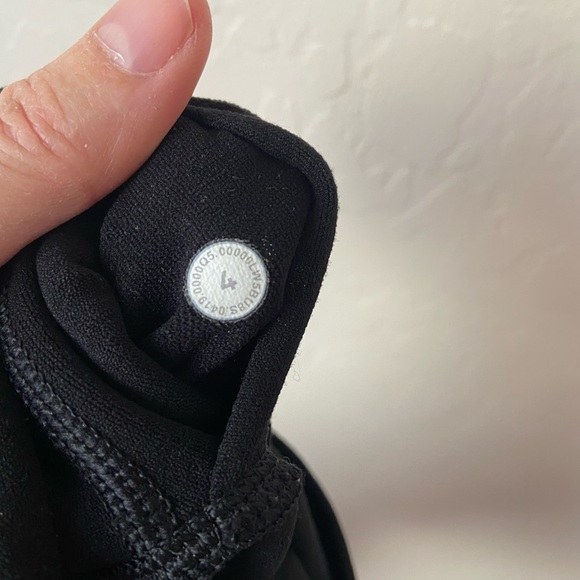 Lululemon high rise reveal tights black 4 - Picture 10 of 10